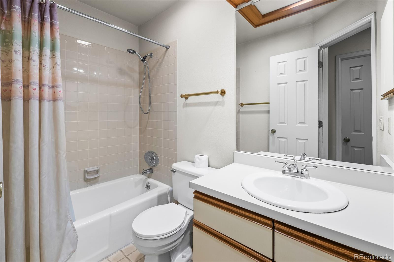 1417 W Lake Court