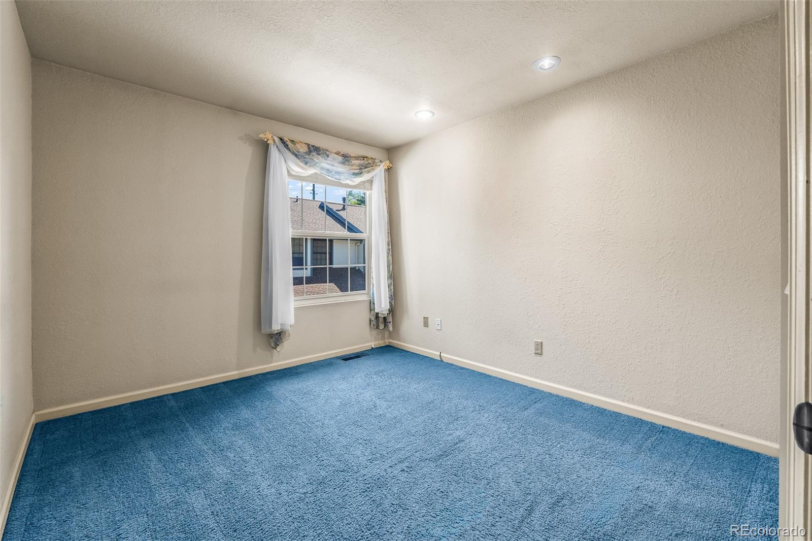 1417 W Lake Court