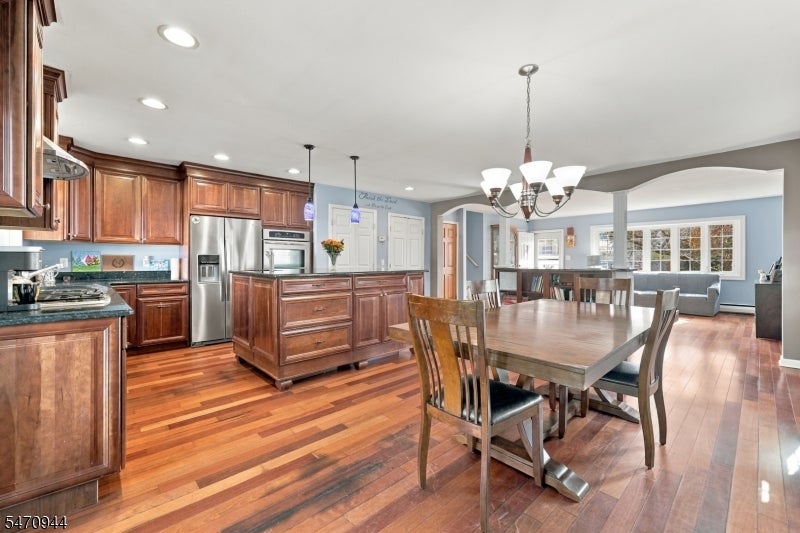 16 Hamilton Blvd