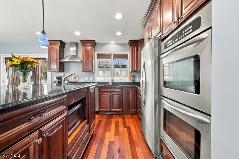 16 Hamilton Blvd