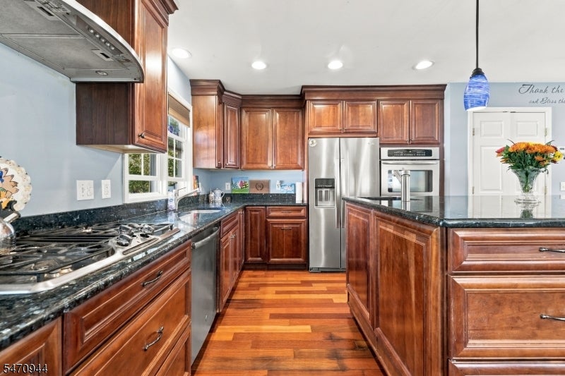 16 Hamilton Blvd