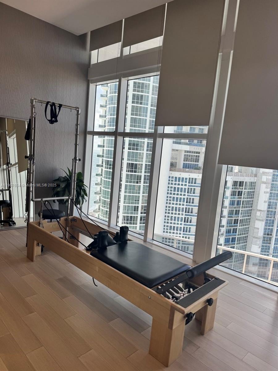 18201 Collins Ave # 1408