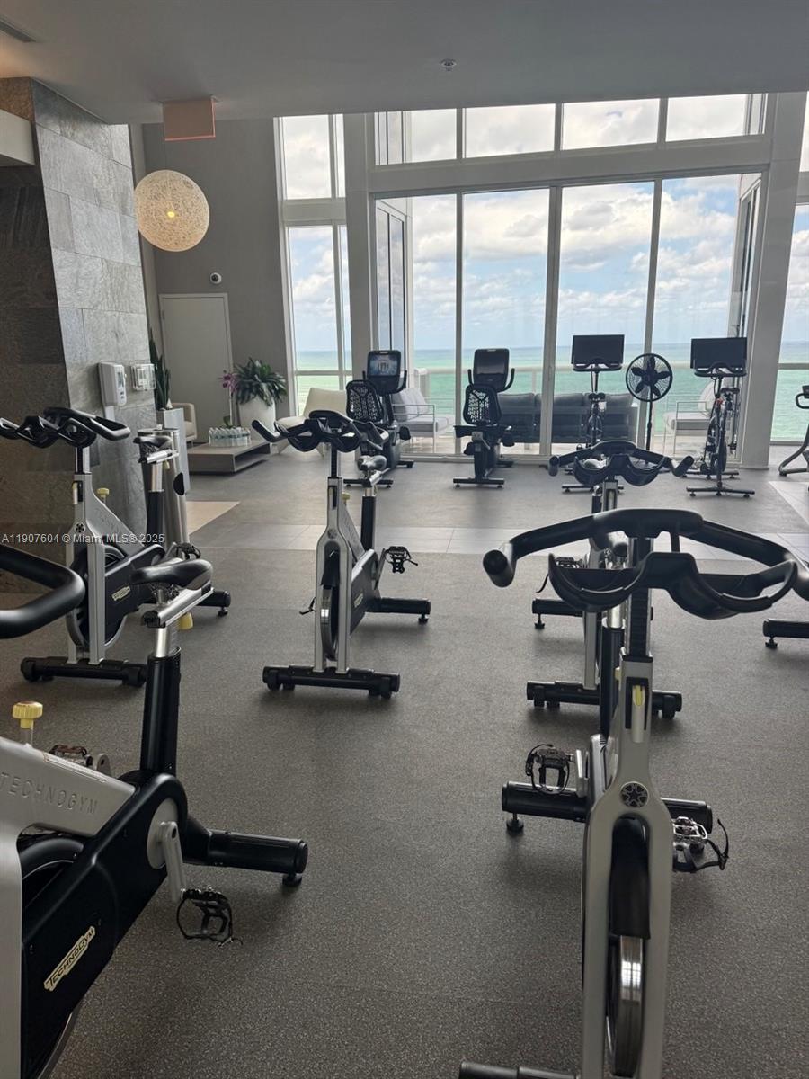 18201 Collins Ave # 1408