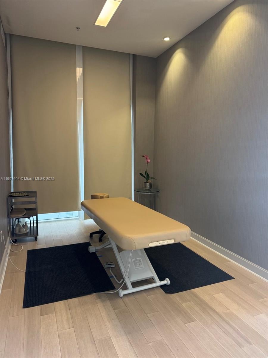 18201 Collins Ave # 1408