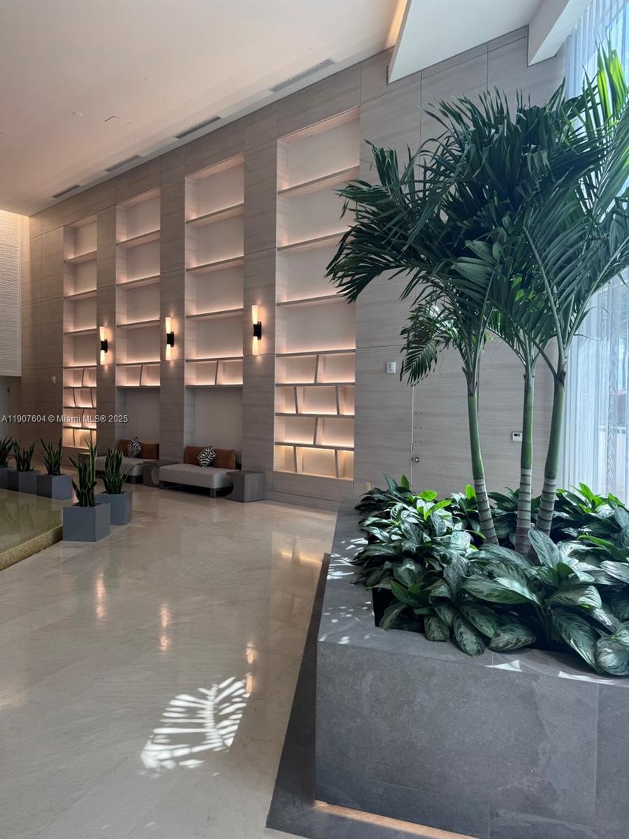 18201 Collins Ave # 1408