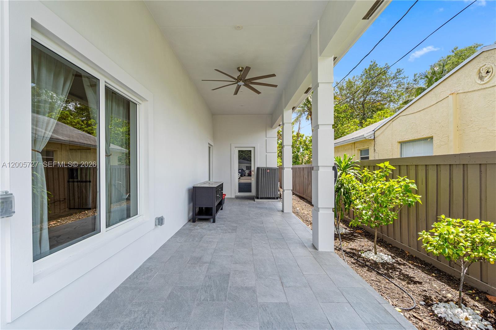 635 SW 9th St