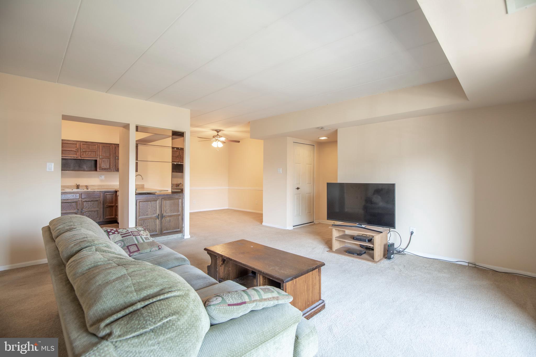 41 Oakridge Dr