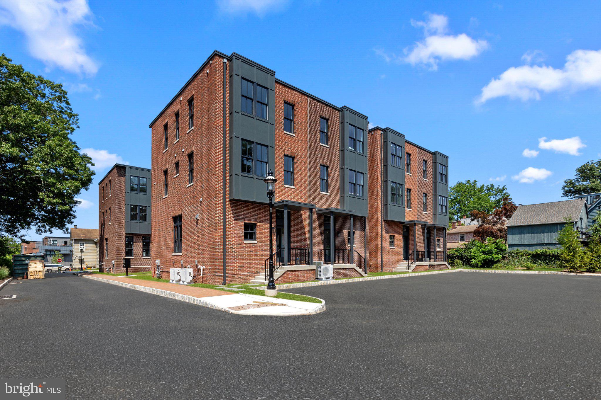 121 Thorton Lane