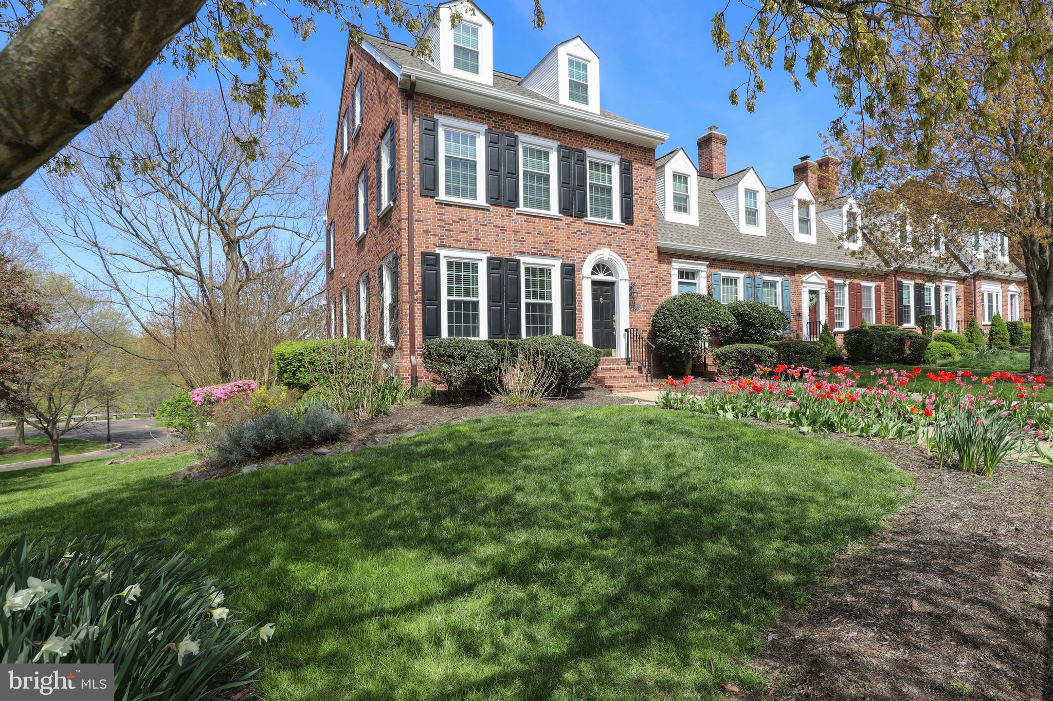 25 Commanders Dr #46