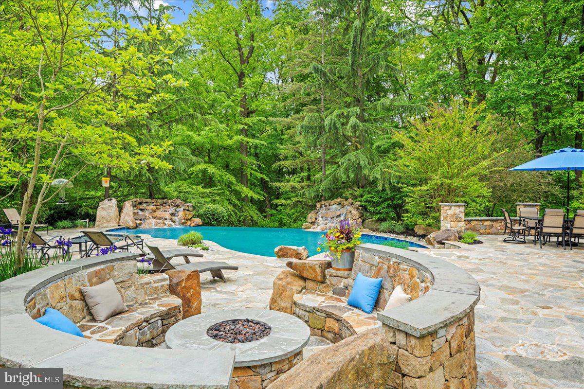 22 Great Hills Rd