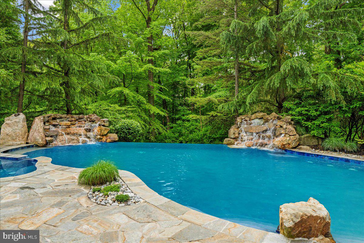 22 Great Hills Rd