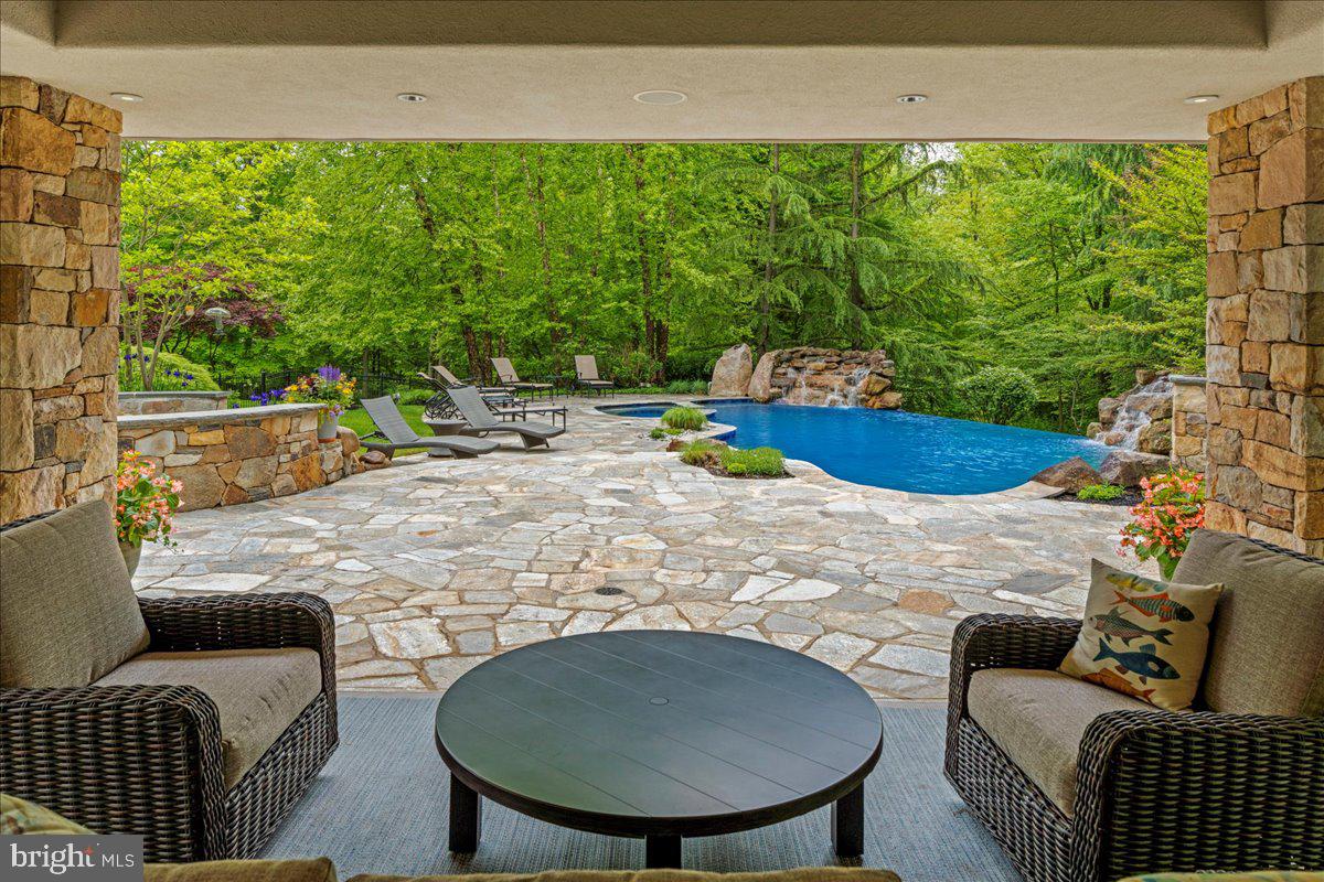 22 Great Hills Rd