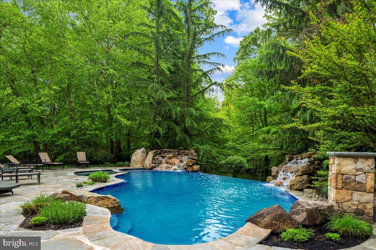 22 Great Hills Rd