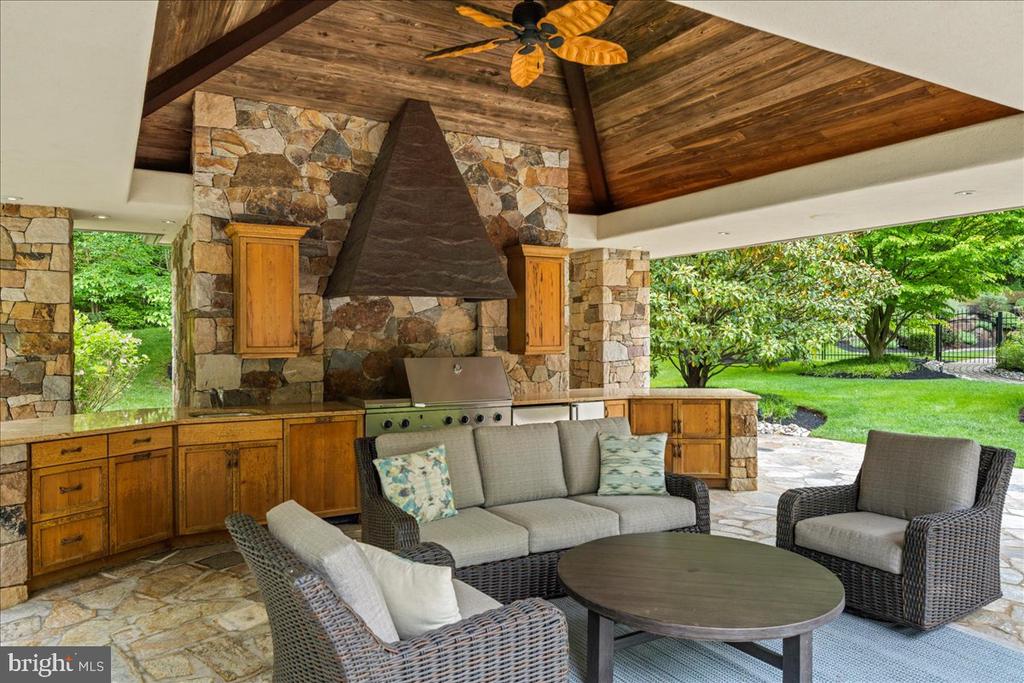 22 Great Hills Rd