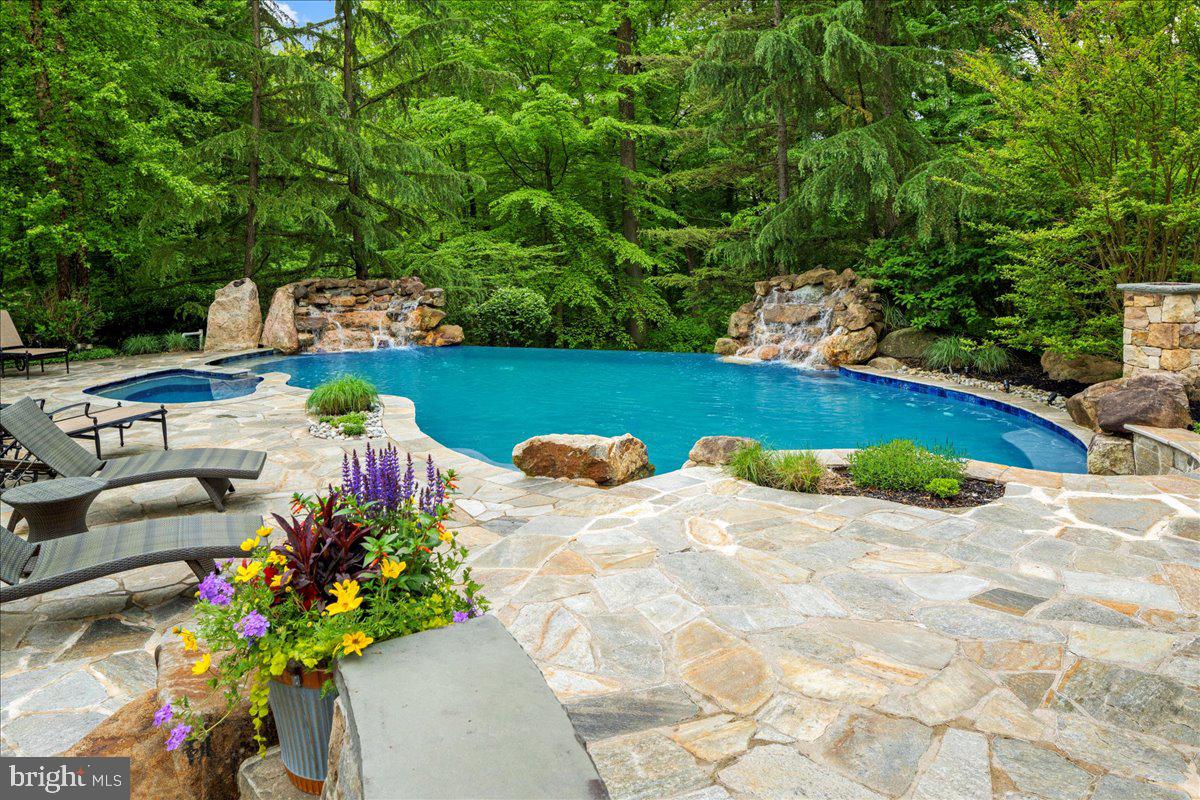 22 Great Hills Rd