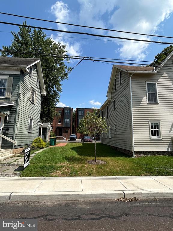 209 Court St