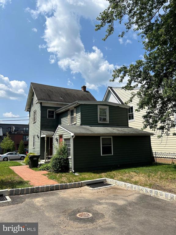 209 Court St