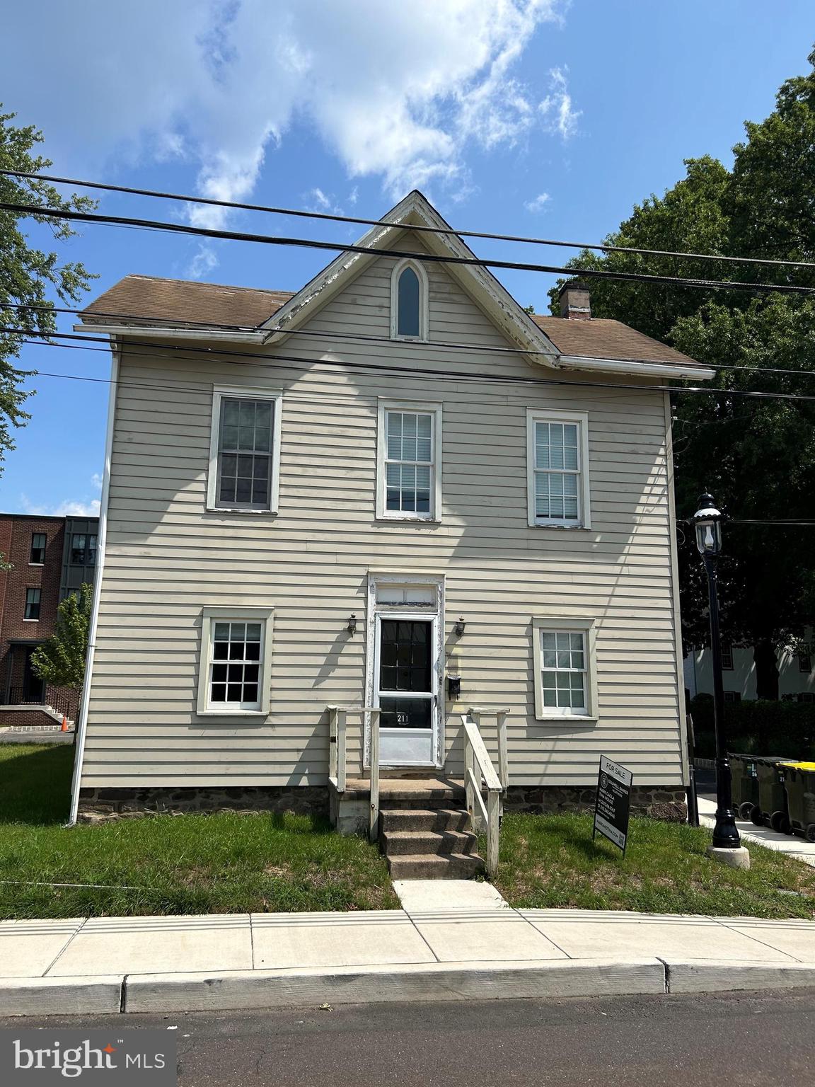 211 Court St