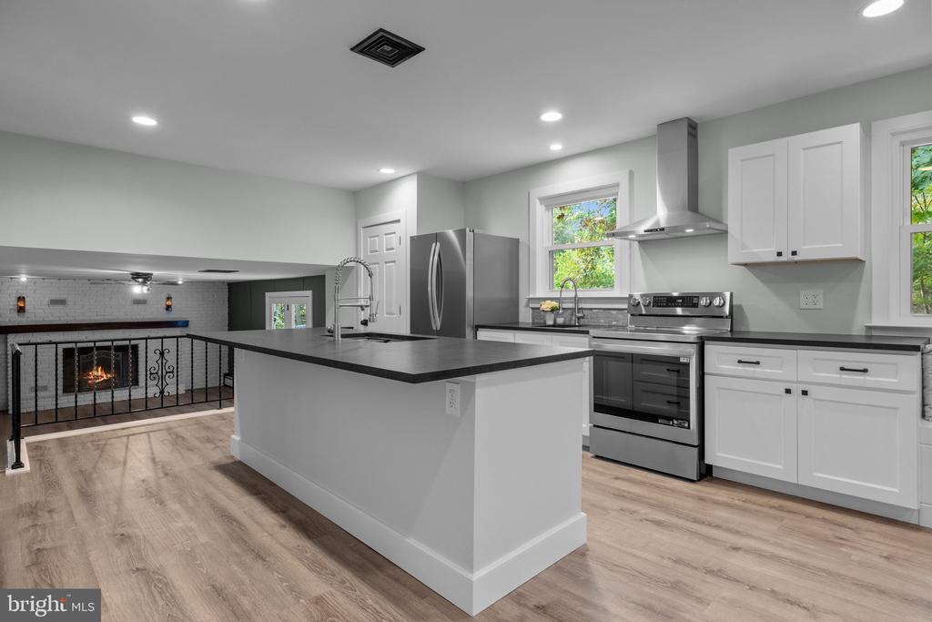 25 Hickory Ln