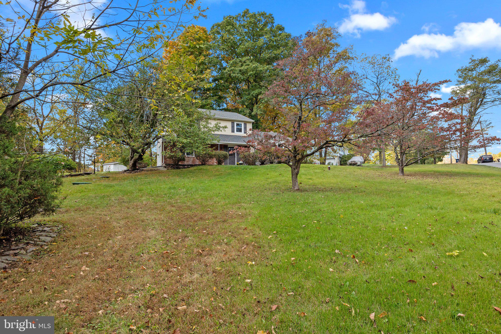 25 Hickory Ln