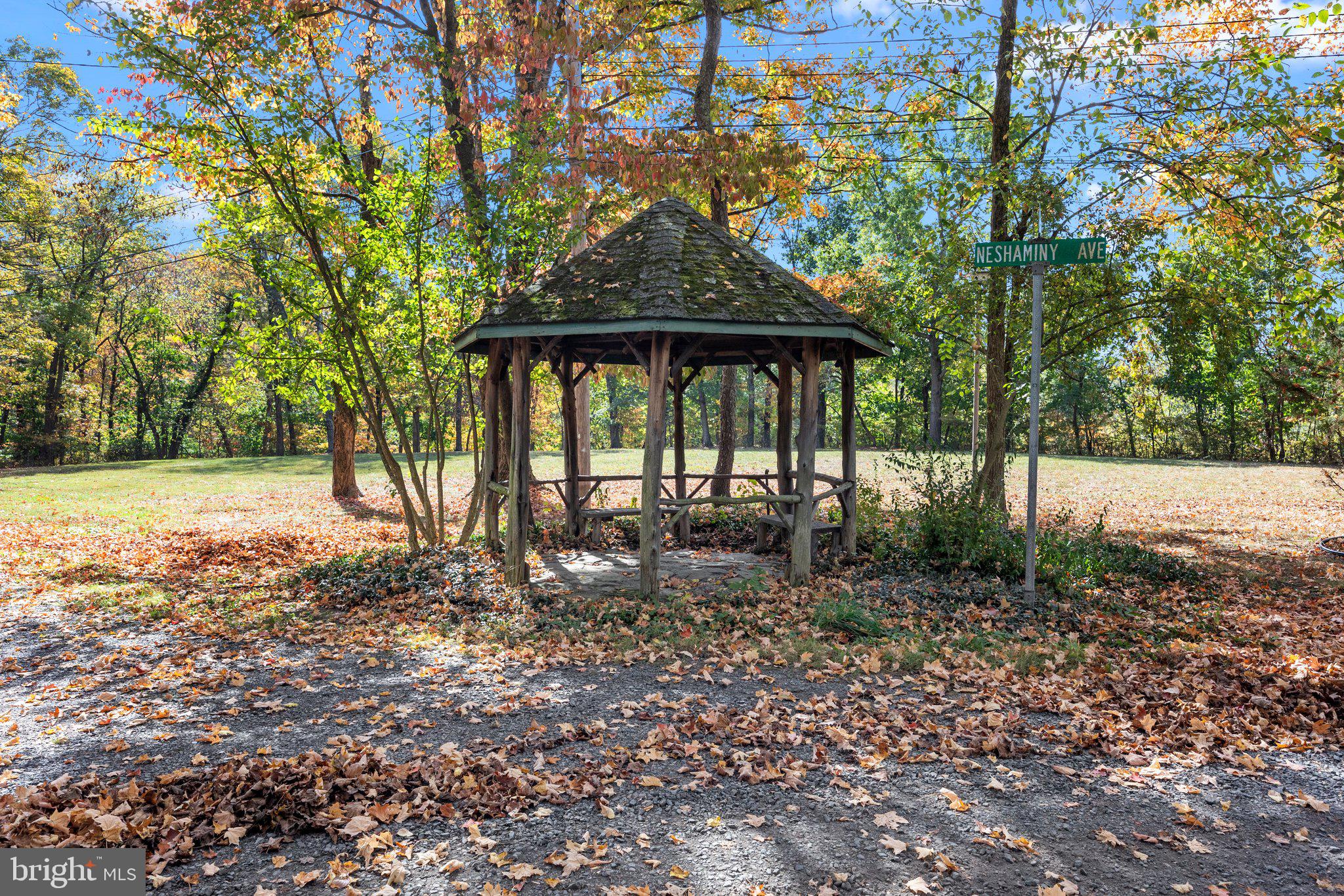 25 Hickory Ln