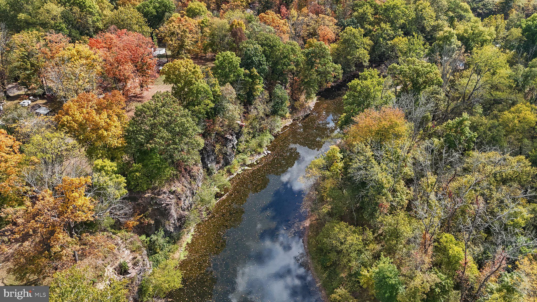 25 Hickory Ln