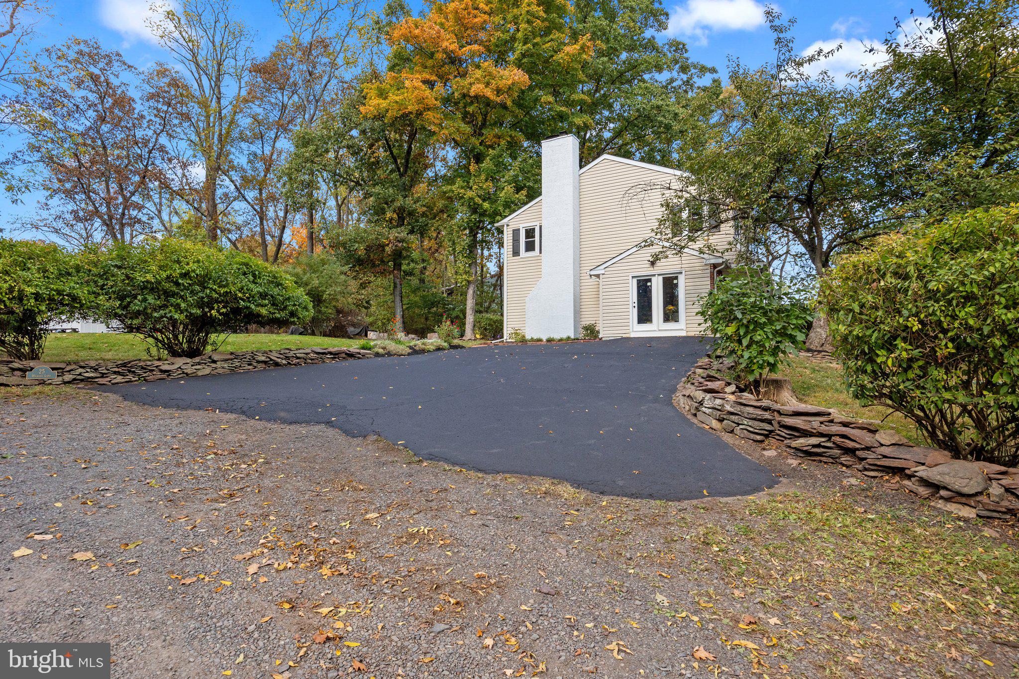 25 Hickory Ln