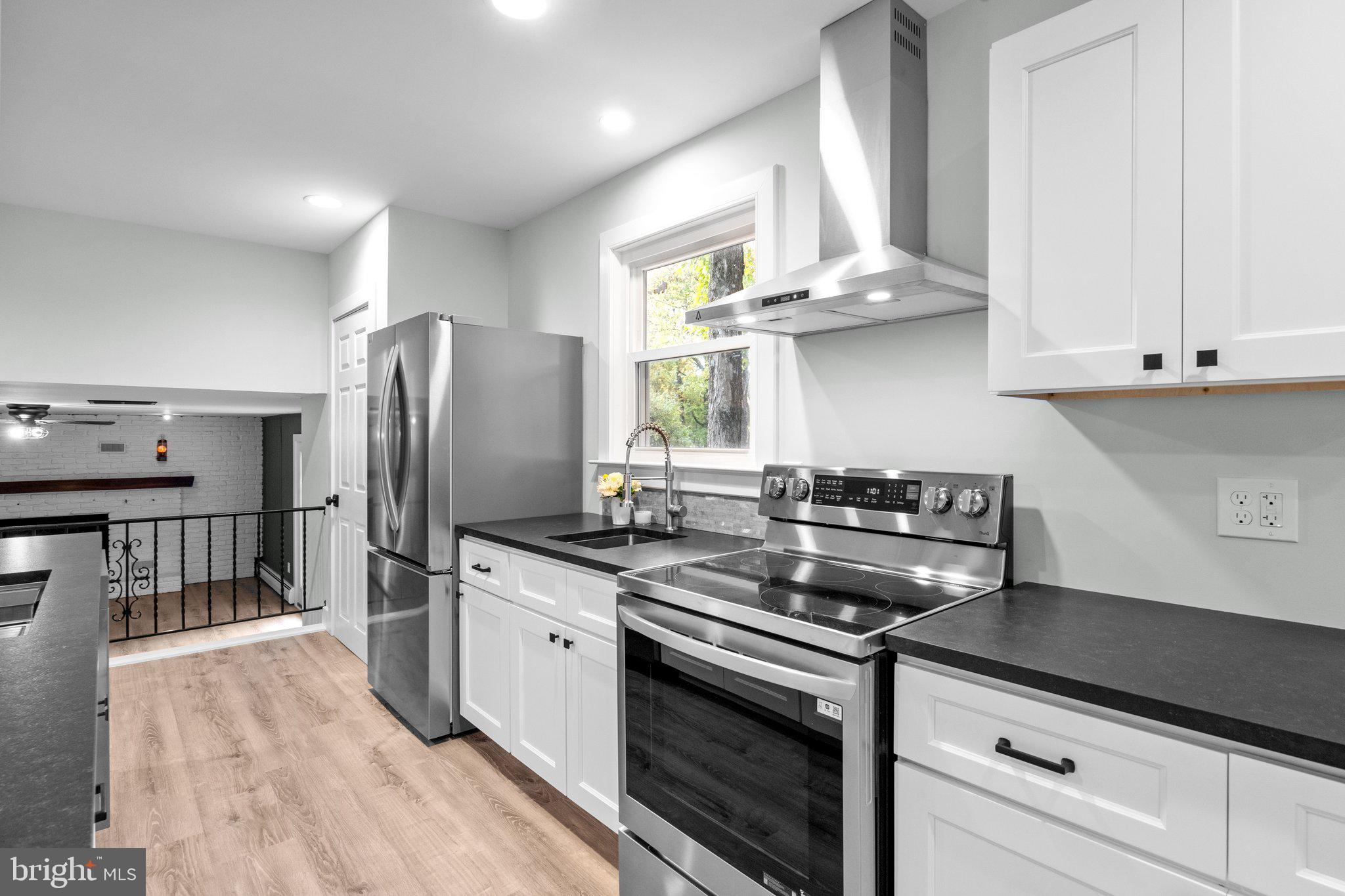 25 Hickory Ln