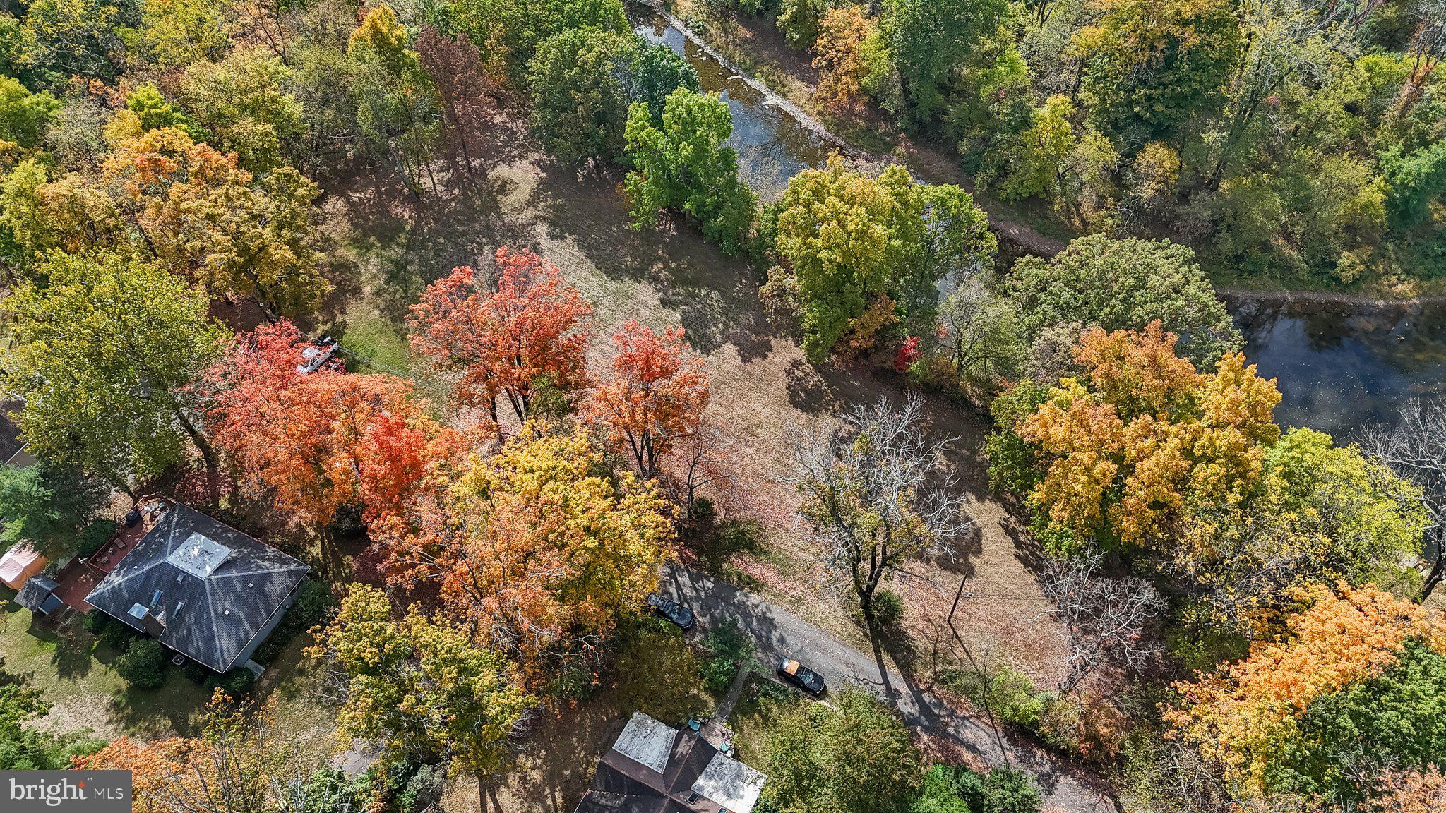 25 Hickory Ln