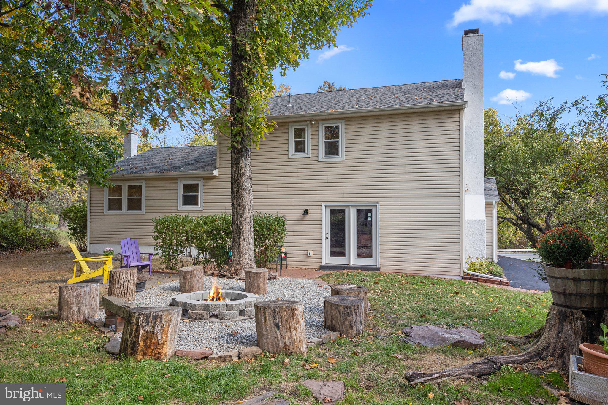 25 Hickory Ln