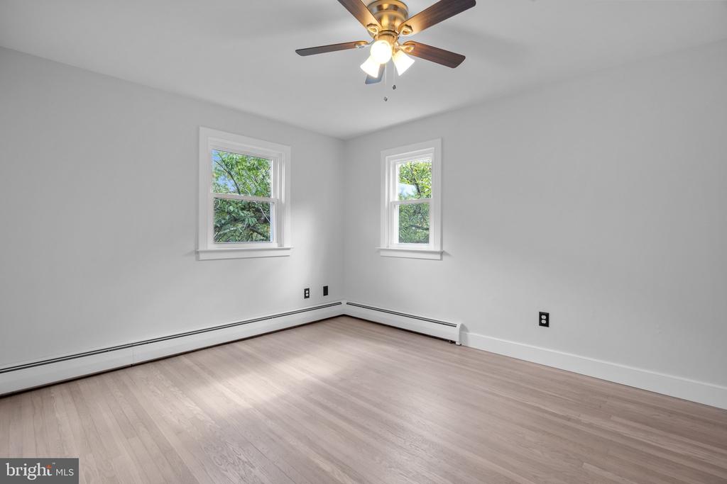 25 Hickory Ln
