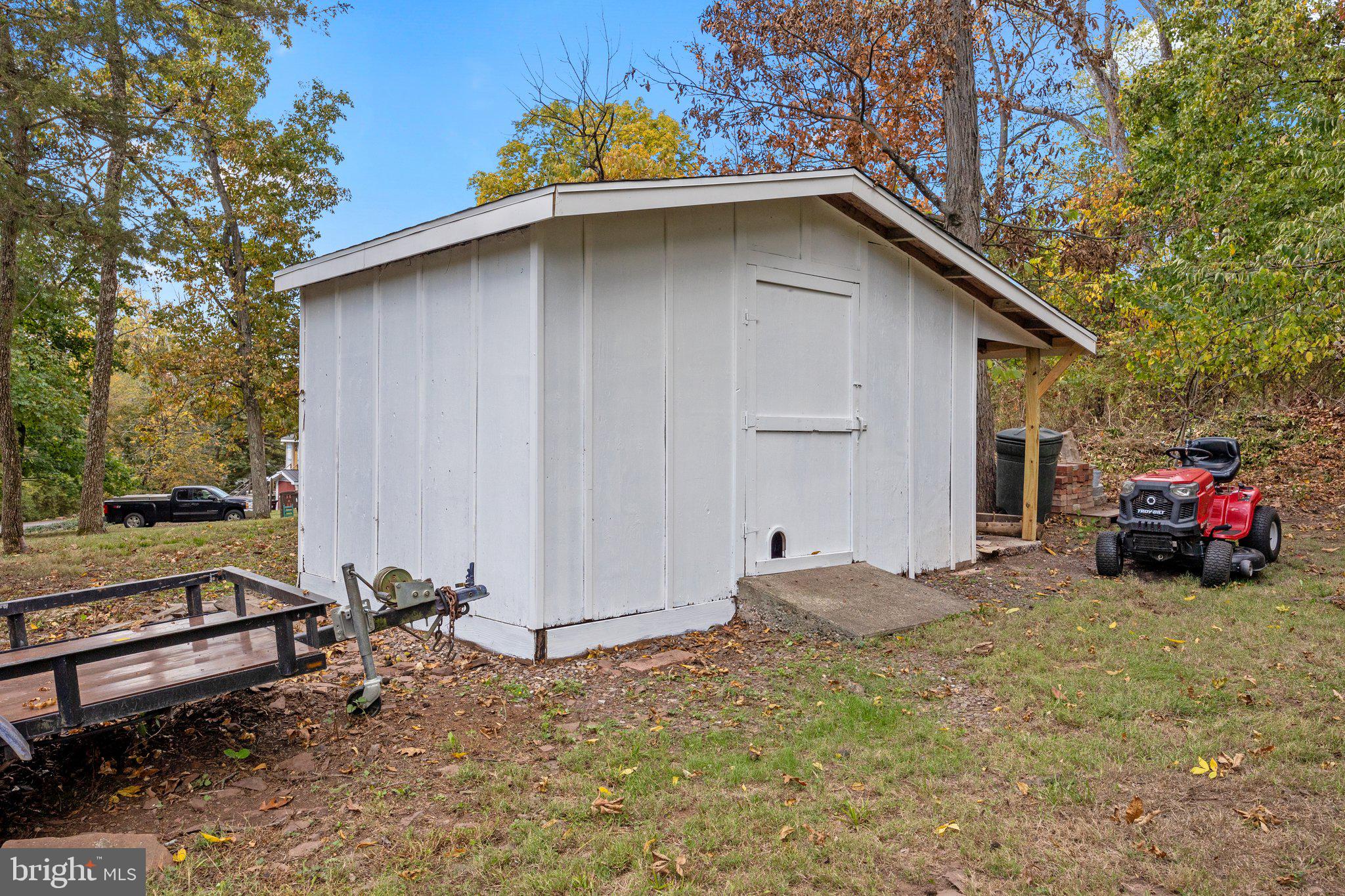 25 Hickory Ln