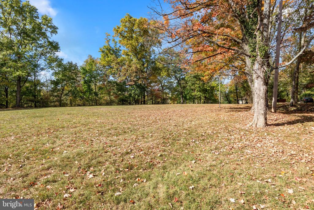 25 Hickory Ln