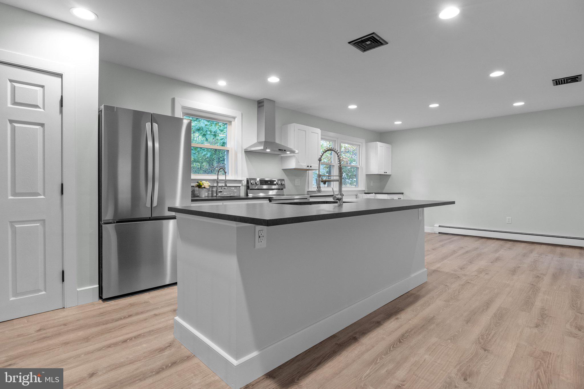 25 Hickory Ln