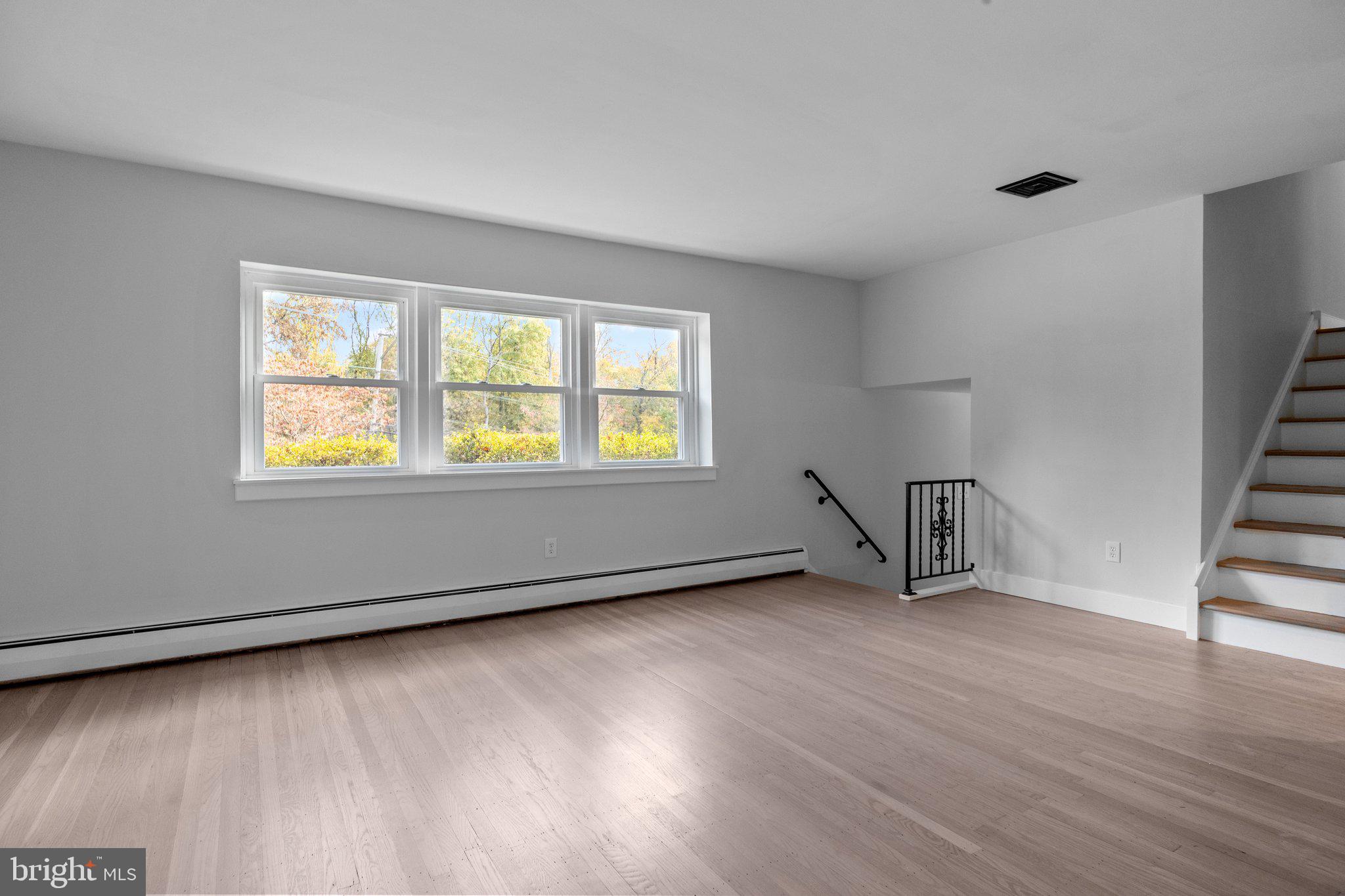 25 Hickory Ln