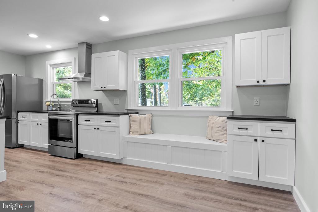 25 Hickory Ln