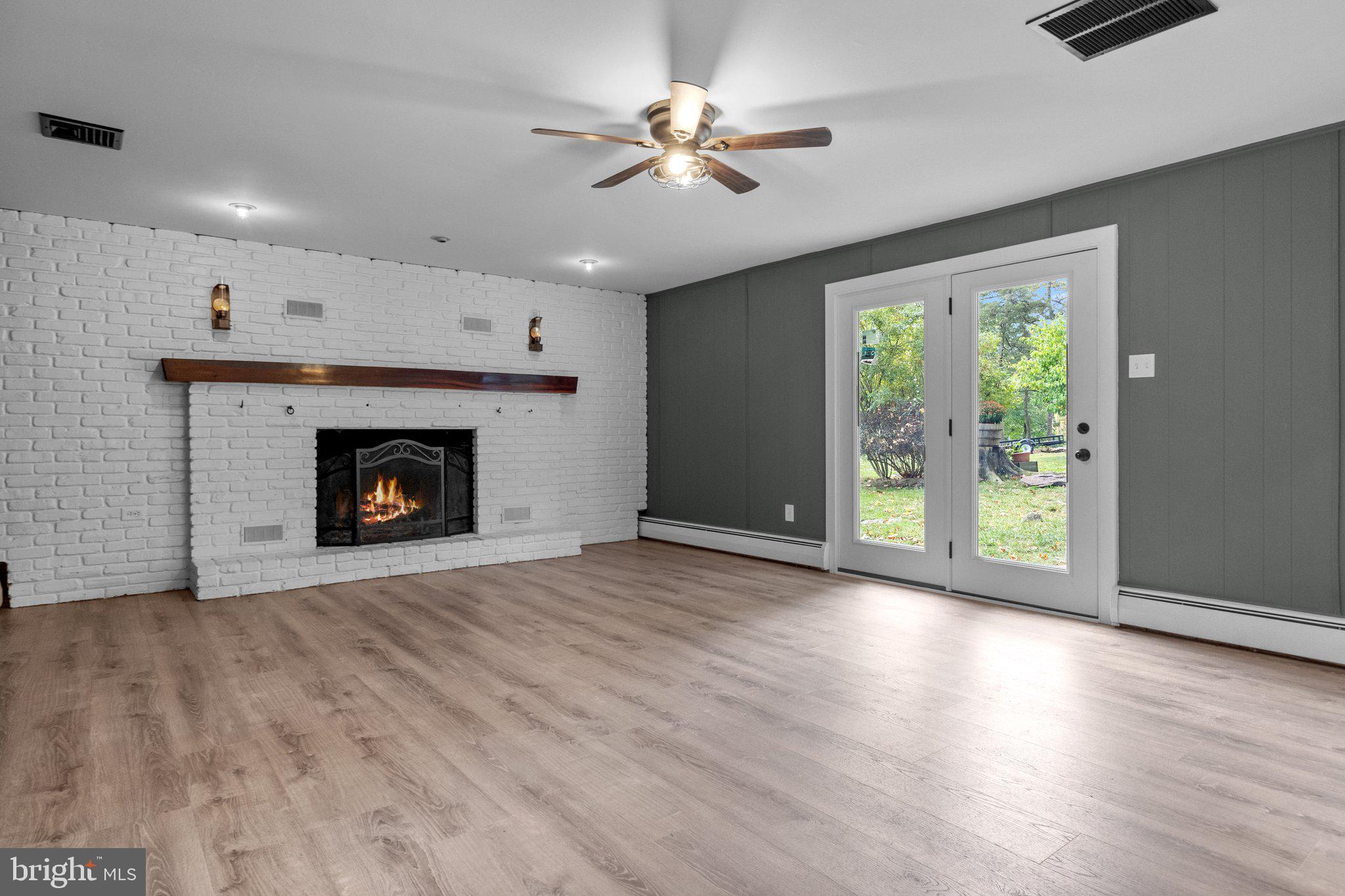 25 Hickory Ln