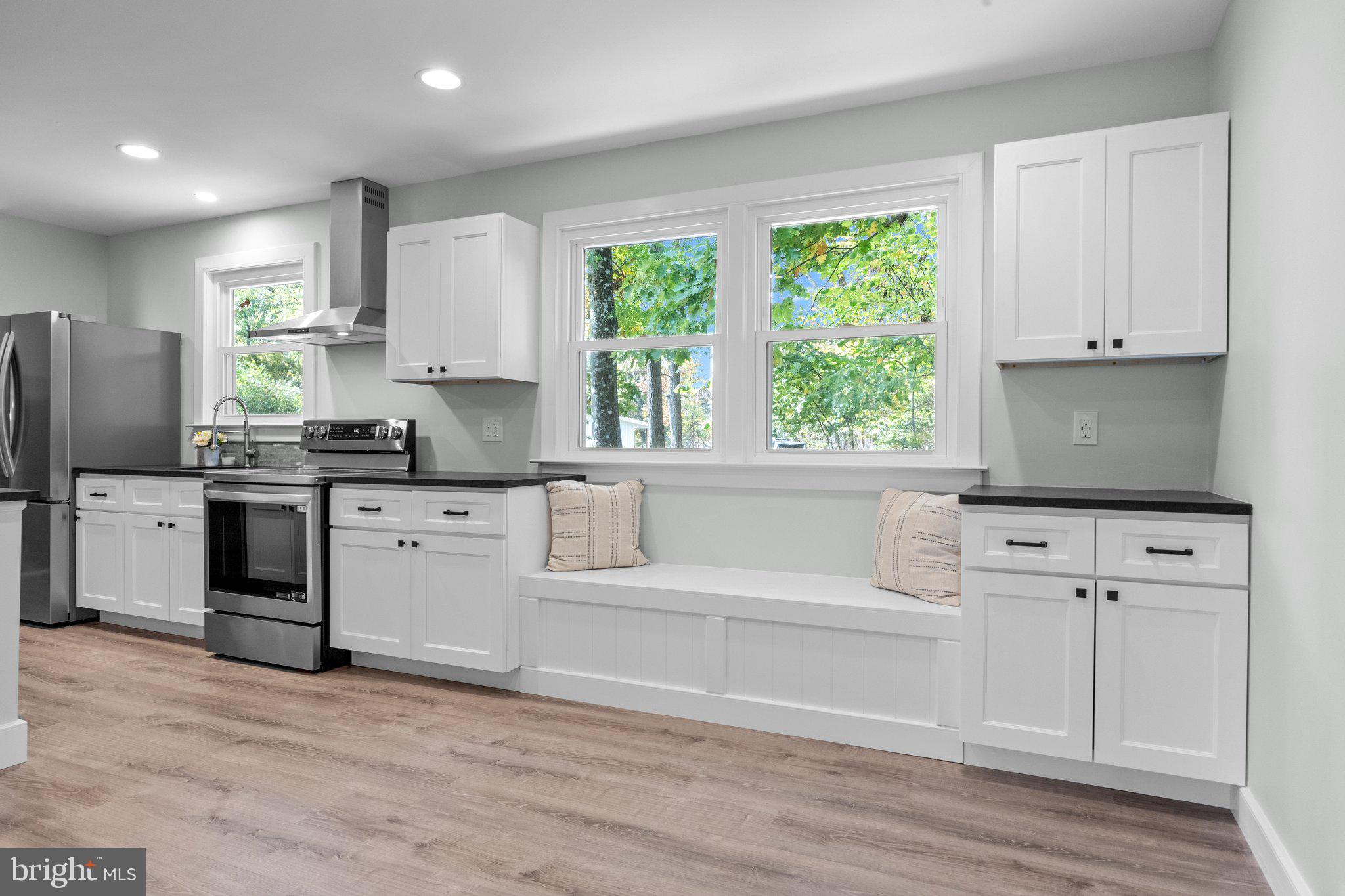 25 Hickory Ln