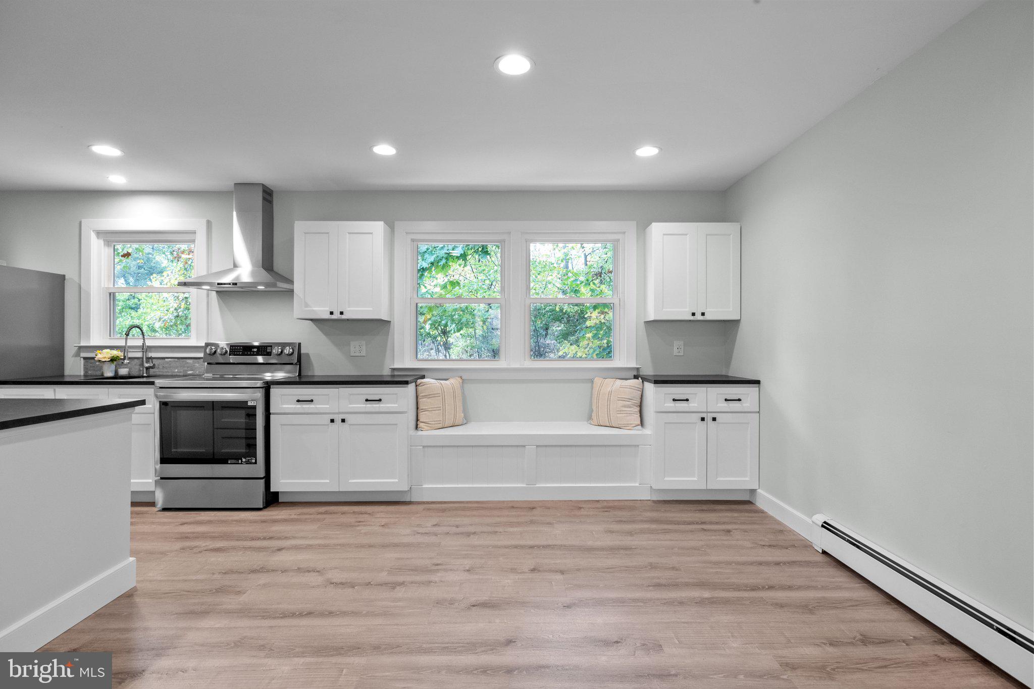 25 Hickory Ln