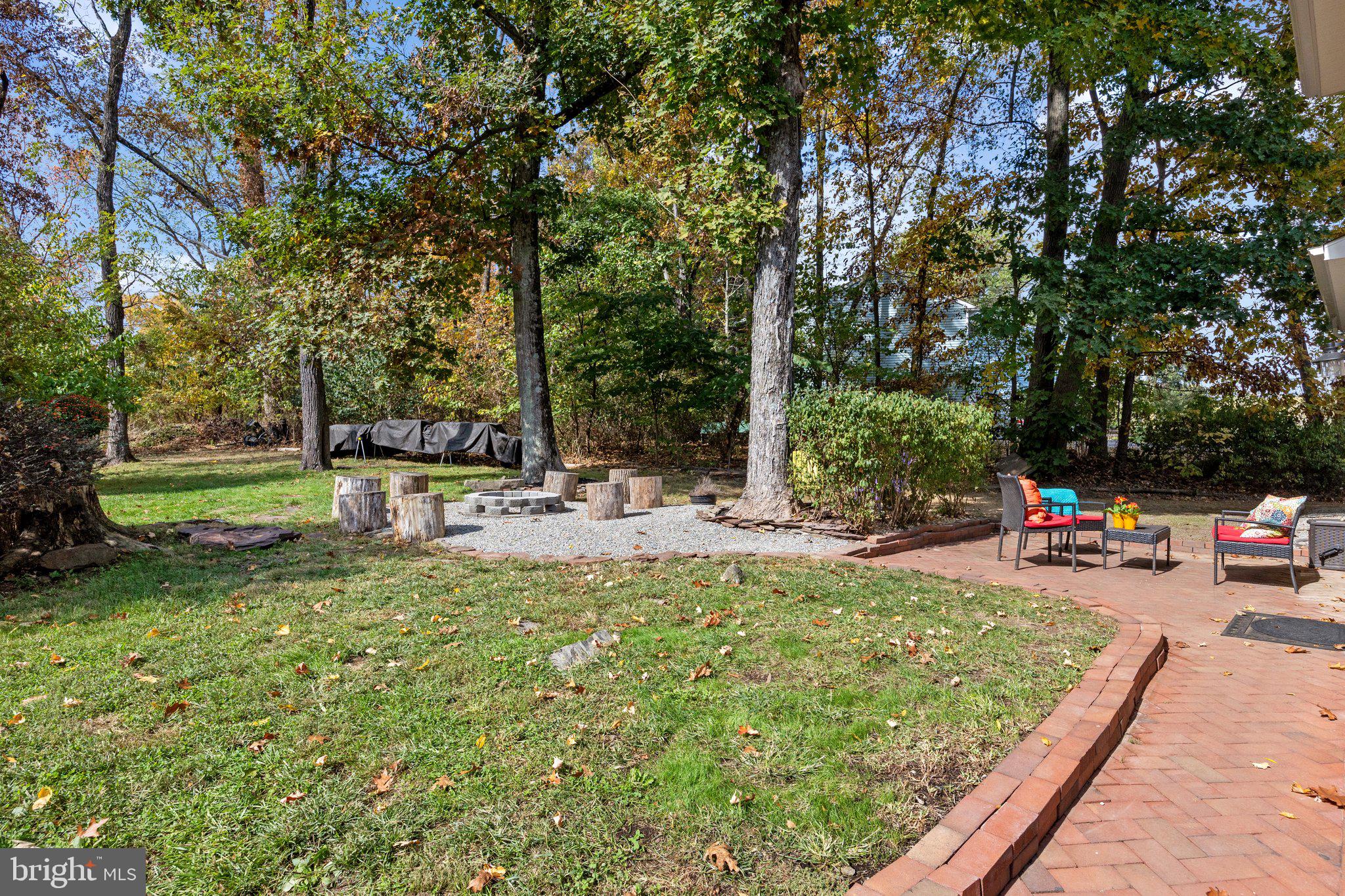 25 Hickory Ln