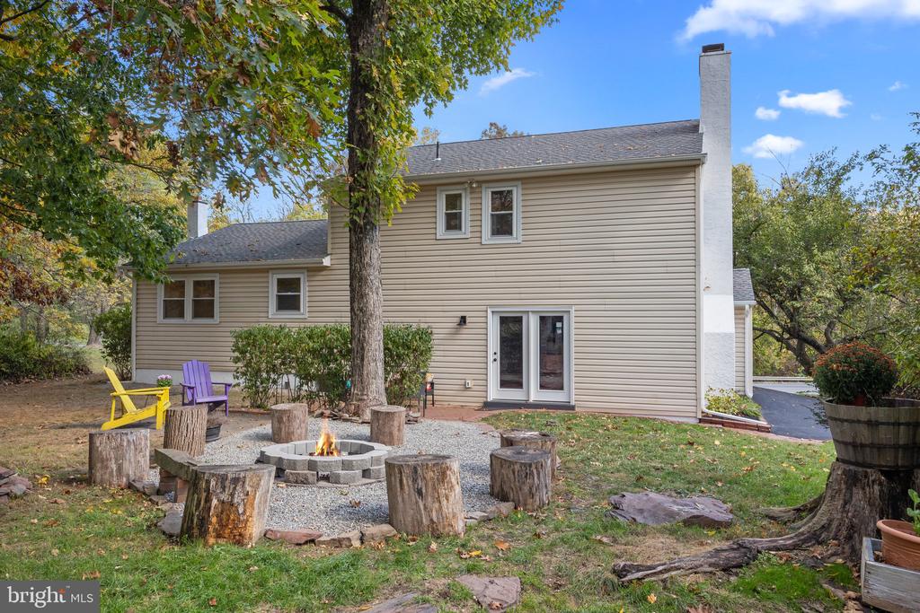 25 Hickory Ln