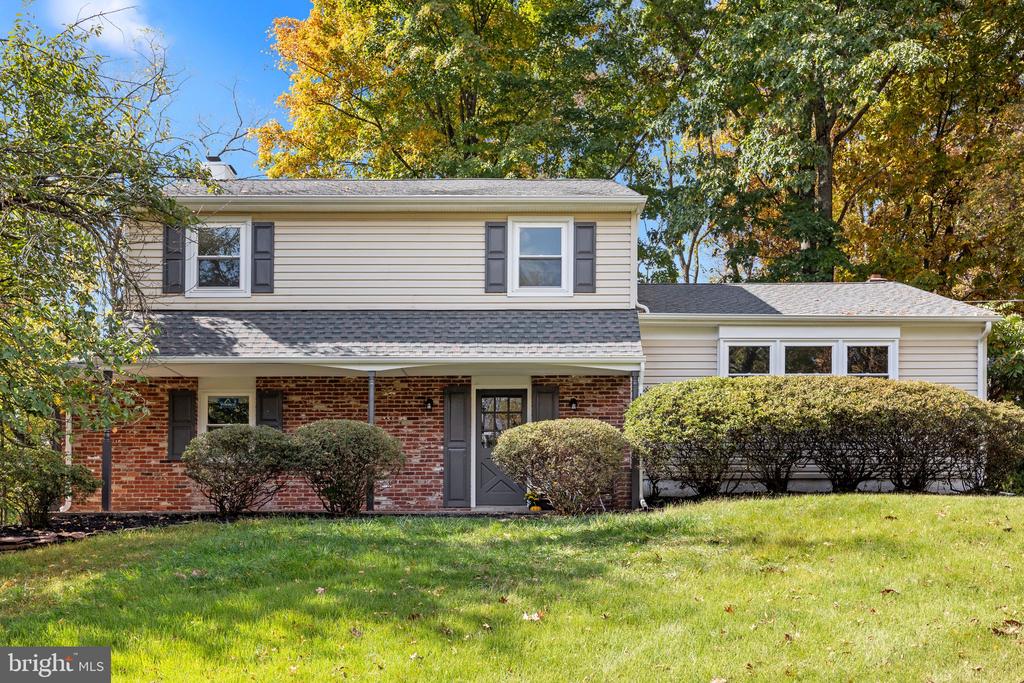 25 Hickory Ln