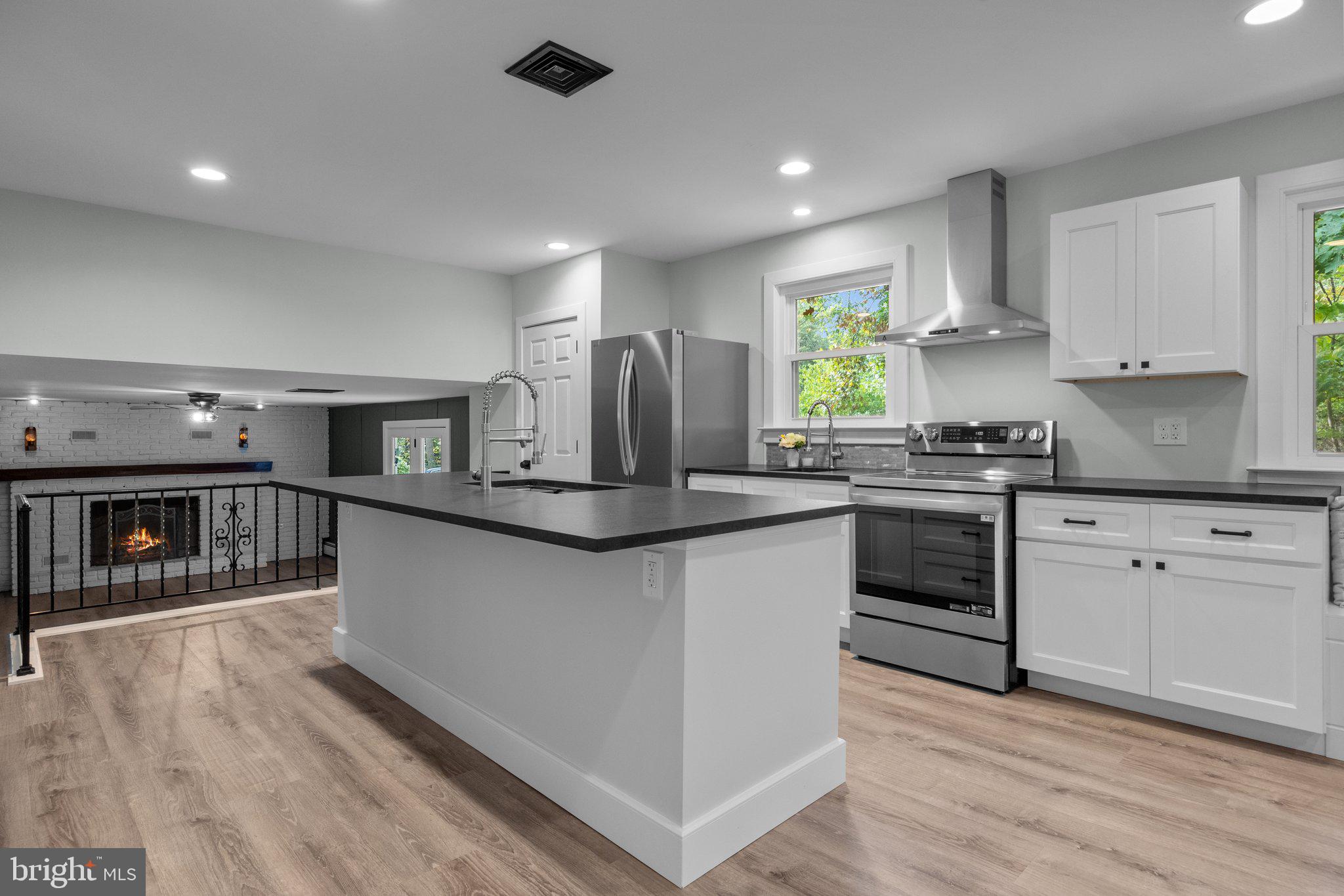 25 Hickory Ln