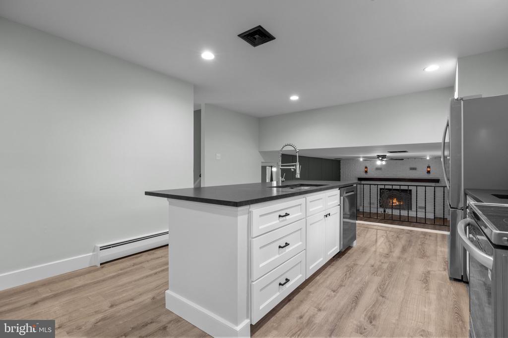 25 Hickory Ln