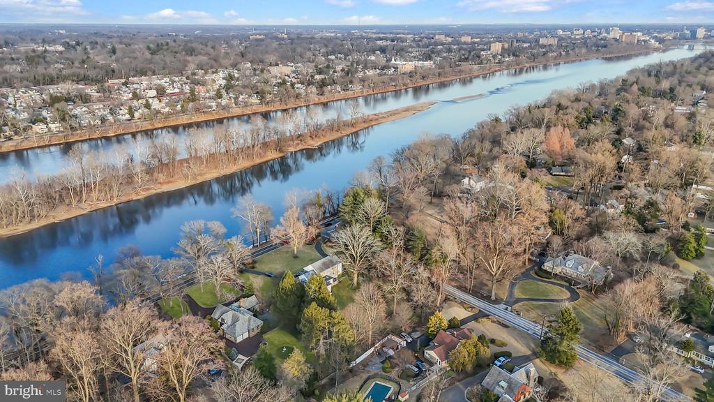 761 River Rd