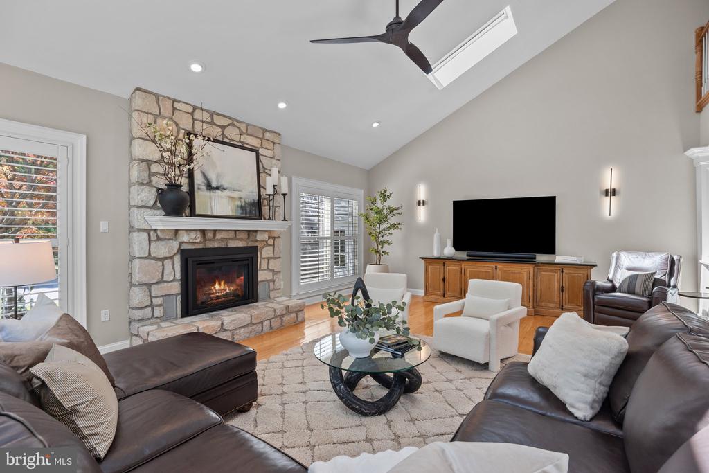 28 Bayshore Dr