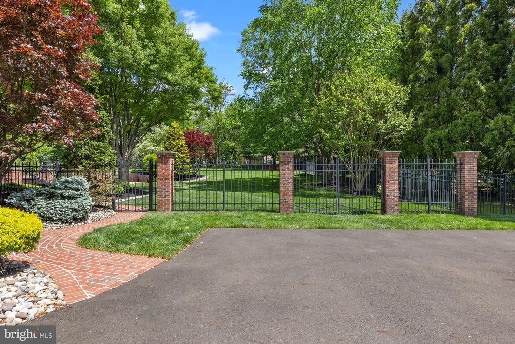28 Bayshore Dr