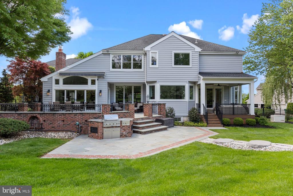 28 Bayshore Dr