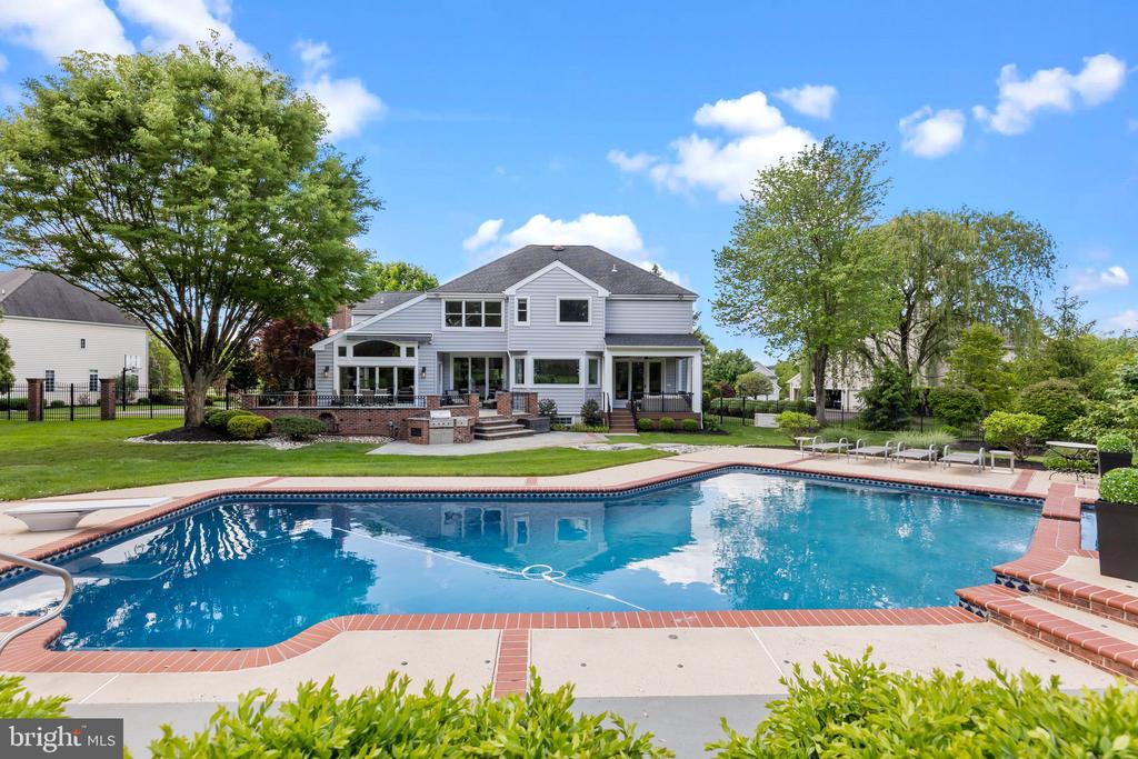28 Bayshore Dr