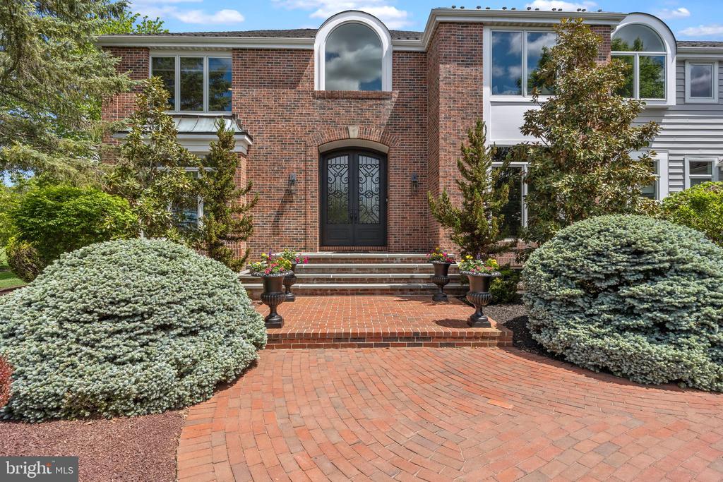 28 Bayshore Dr